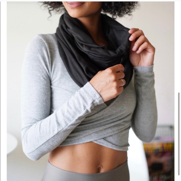 Beyond Yoga Accessories - Beyond Yoga Infinity Scarf w Zippered Pocket New with Attached Tag
